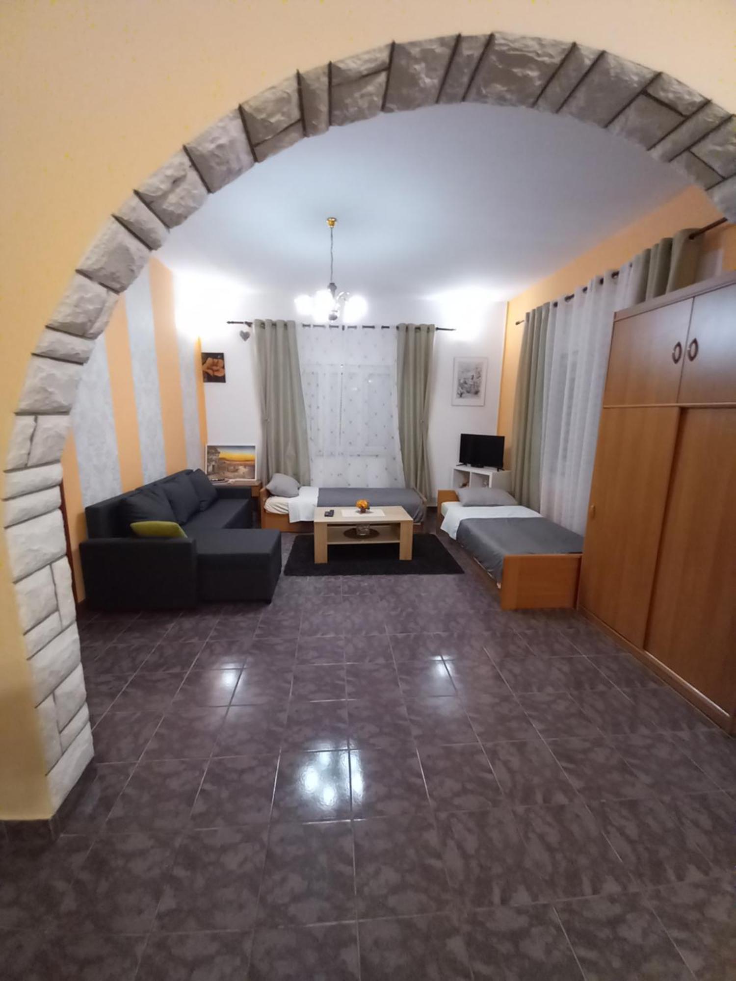 Apartment T&L วีร์ ภายนอก รูปภาพ